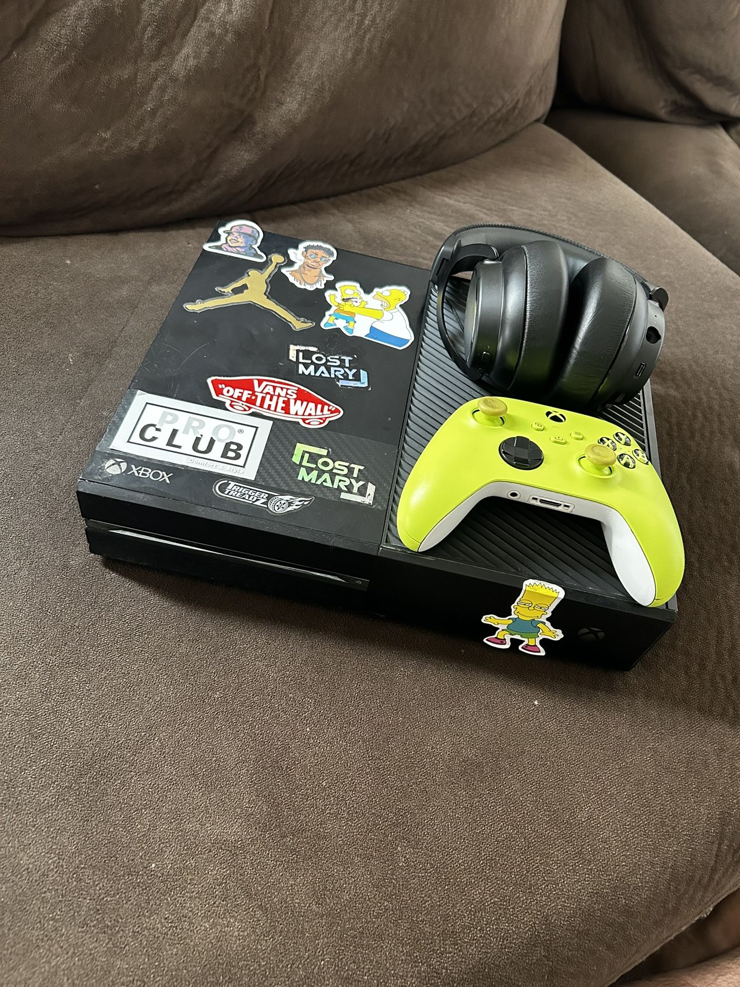 Xbox One With Controller & Cords