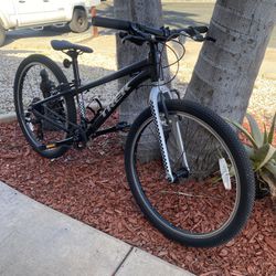 Trek Wahoo Hybrid Mountain Bike 24” 