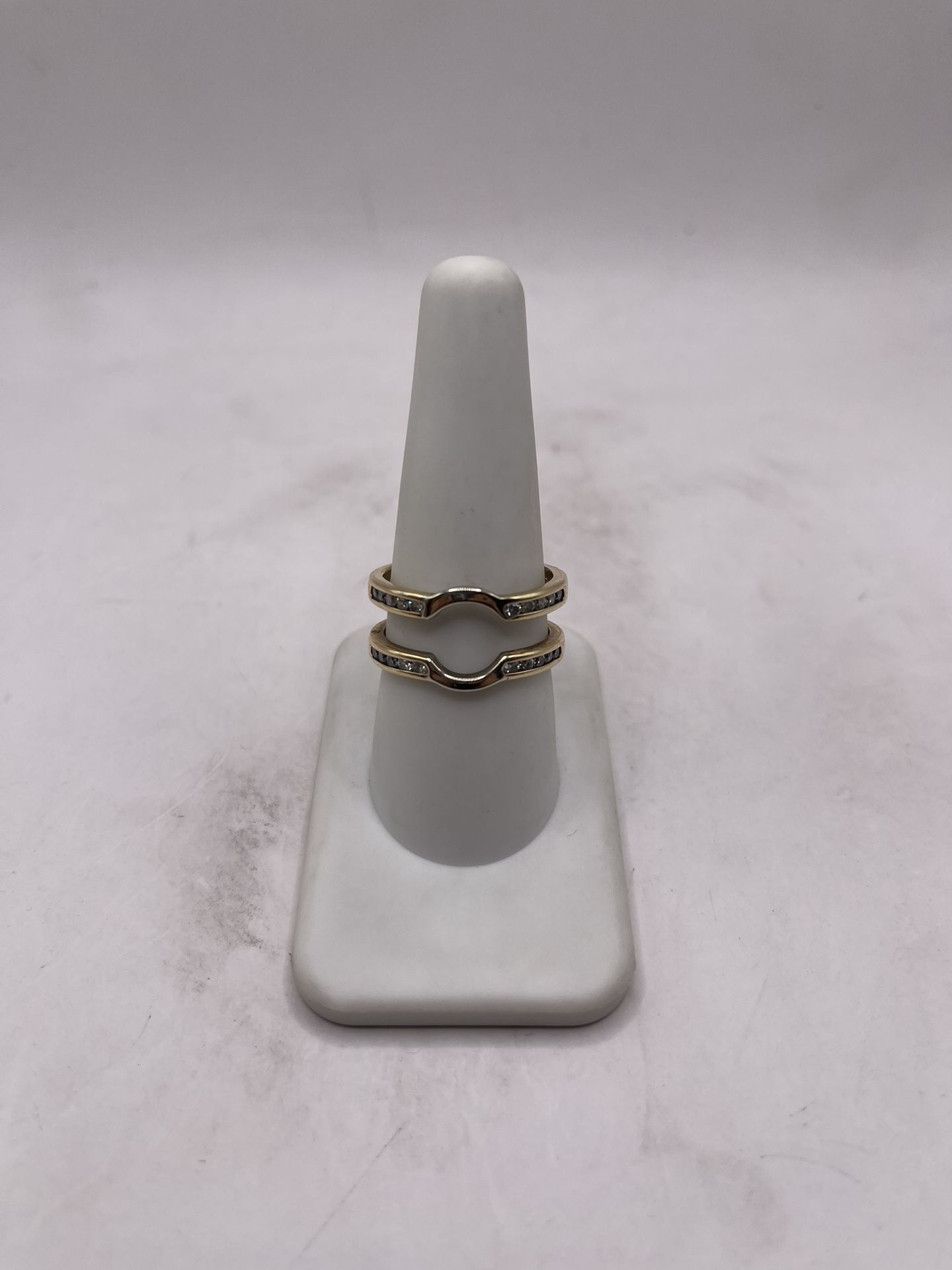14kt Gold Engagement Style Band w/ Dia Chips