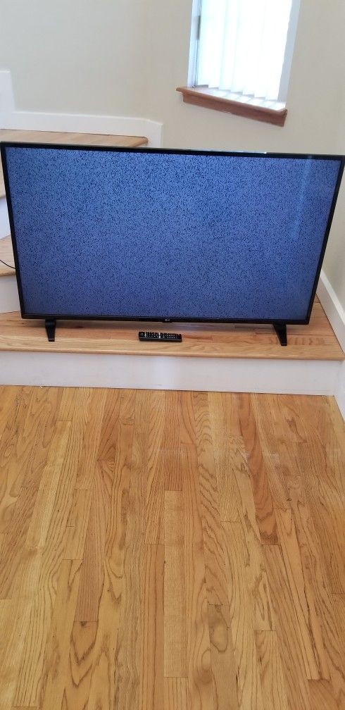 NEW cond  SHARP 50 INCHES TV  WITH REMOTE CONTROL. , WORKS EXCELLENT   ,IN THE BOX 