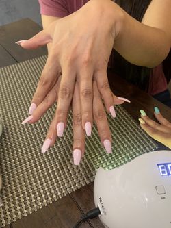 Mobile nail tech