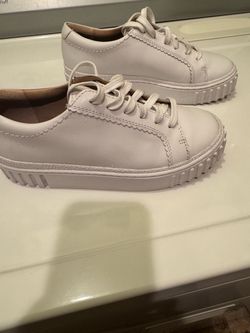 Women’s Leather Clark’s Sneakers