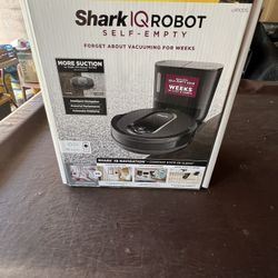 SharkIQRobot