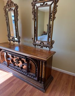 Antique Drawer Chesser Set