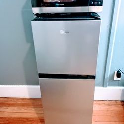 Midea Compact Refrigerator, 2-Door, 4.5 cu ft, Stainless Steel