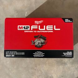 Milwaukee M12 FUEL 12V Lithium-Ion Brushless 5-3/8 in. Cordless Circular Saw