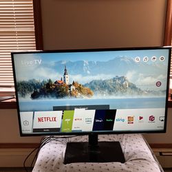 43” LG 4K LED SMART TV: High-End Ultrathin UHD Smart Television LIKE NEW with Stand and Remote