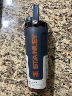 Stanley Activate Shaker Bottle 20 oz – New – Black/Bronze