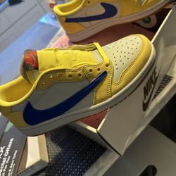 Travis Scott Size 7.5 Women Canary Yellow