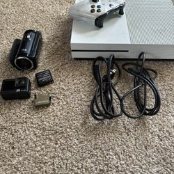 Xbox 1 And 2 Cameras Comes With The Batteries And Cords