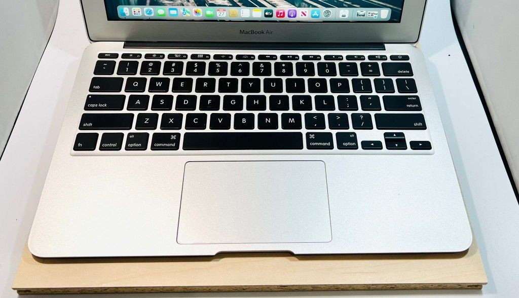 Apple Macbook AIR 💻 2015 11 inch i5 8GB 128GB DEAL!!! $149 ONLY