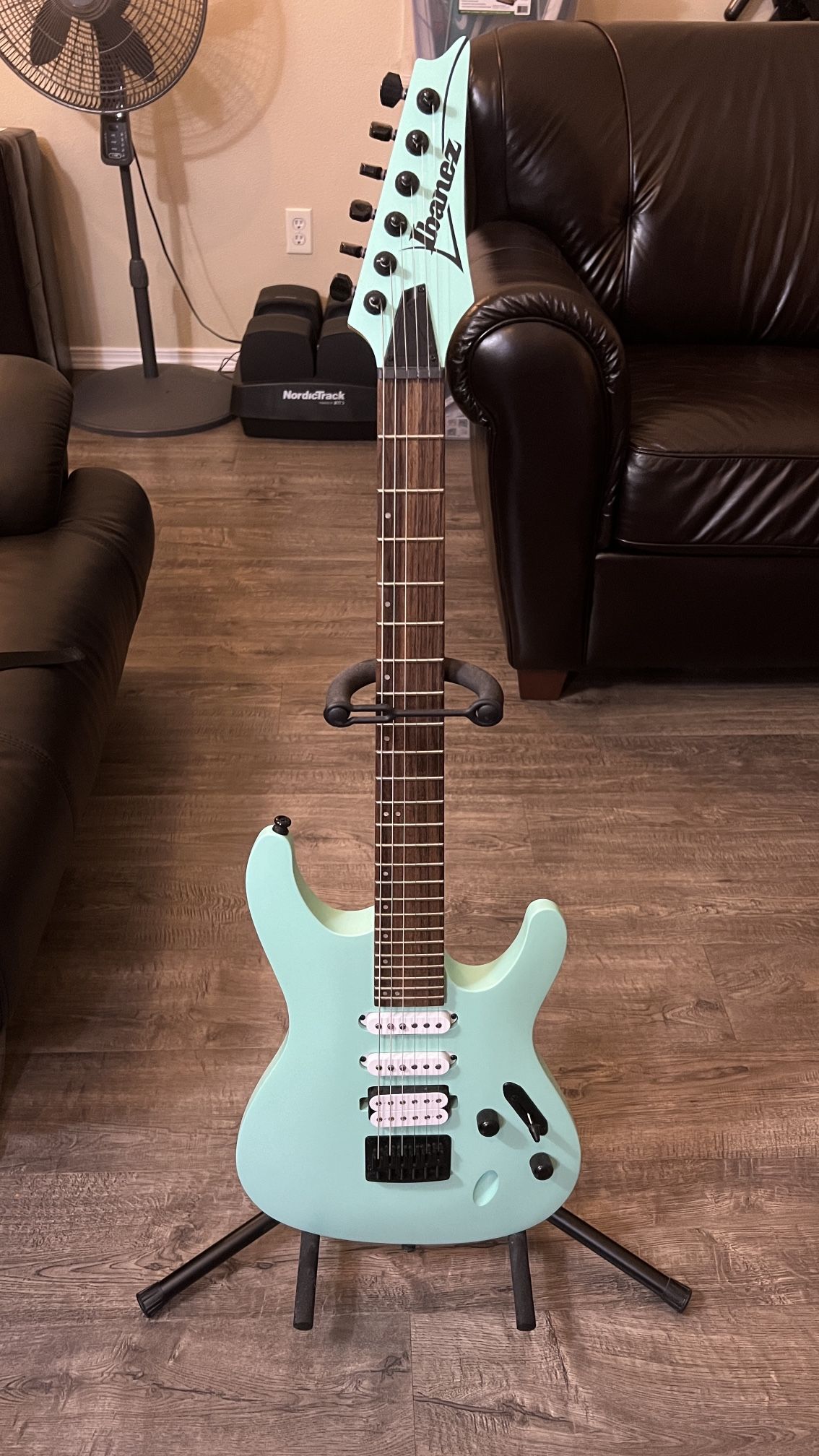 Ibanez S561 Sea Foam Green w/ Guitar Stand