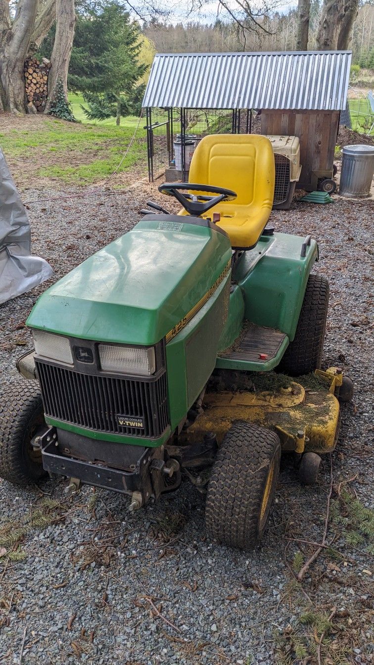John Deere 425