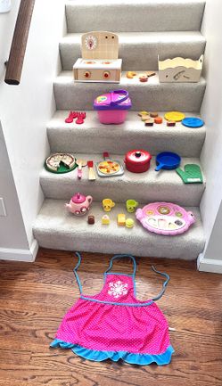 Huge Lot Of Pretend Play Toys. Wooden Small Stove, Leapfrog Picnic Basket, Vtech Tray, Melissa & Doug Pot, Pan & Mitten, Wooden Bread Tray & More! 