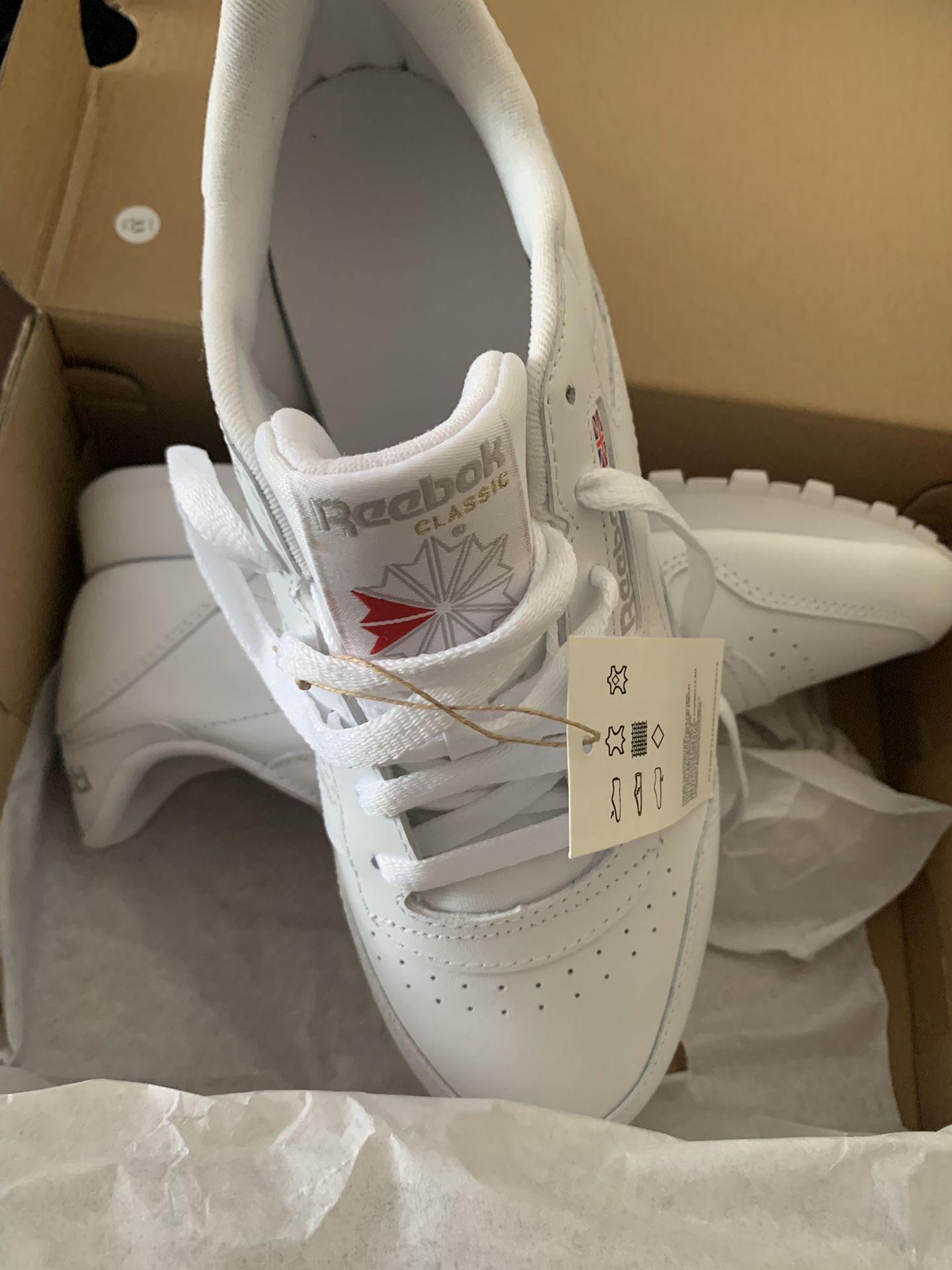 Reebok classic leather women running sneaker Size 9 Asking price is $50.00 Location Powder Springs Ga 30127