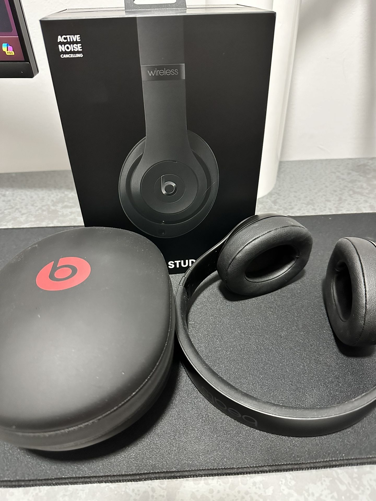 Beats by Dr. Dre Studio3 Over the Ear Wireless Headphones - Black NT