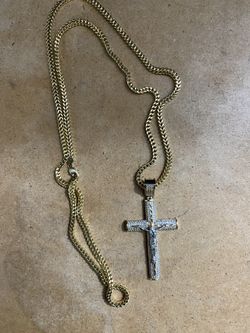 Box Cuban Chain And Charm