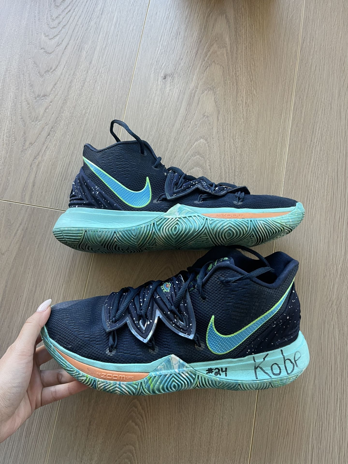 Nike Kyrie 'UFO' US