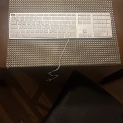 Apple Keyboard 