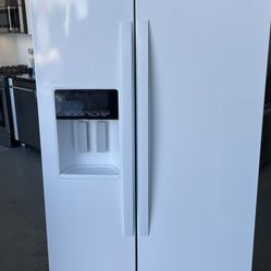 Whirlpool 36 White Counter Depth Side-By-Side Refrigerator - WRS571CIHW ZX69