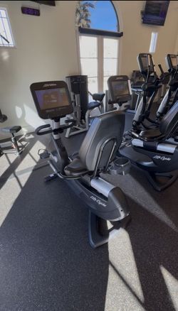 Life Fitness SE3HD Recumbent Bike RUSH SALE