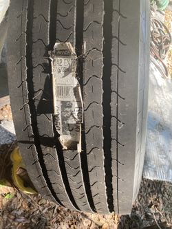 Commercial Truck Tire 275/70R 22.5