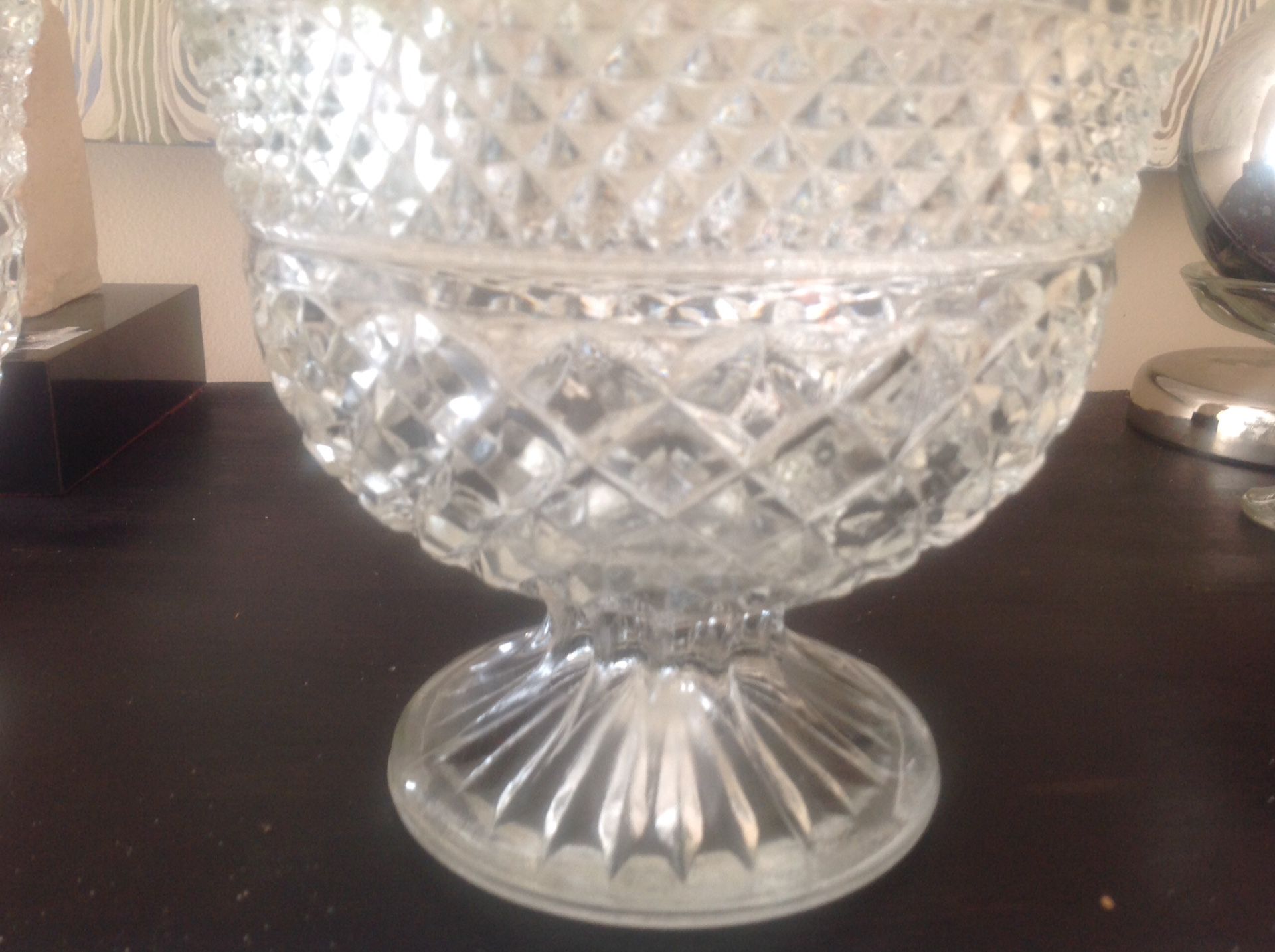 Set of 2 glass bowls with pedestal..