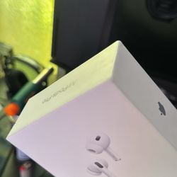 AirPods Pro (2nd Generation)  With MagSafe Charging Case (USB-C)