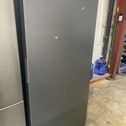 Frigidaire  FRUF2020AN 33 Inch Freestanding Upright Freezer