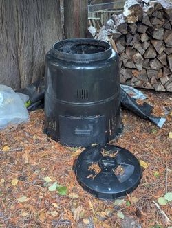 Earth Machine compost bin, 80 gallon, locking lid