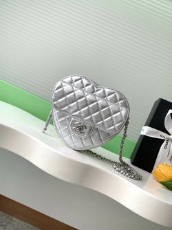 Silver heart-shaped shoulder bag