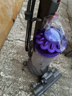 Dyson vac, working