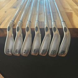 Callaway Big Bertha Mens 2004 4-P and Gap Wedge iron set 8 total irons pieces steel shaft
