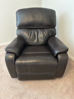 Dark Brown Leather Power Recliner from Costco – Excellent Condition!