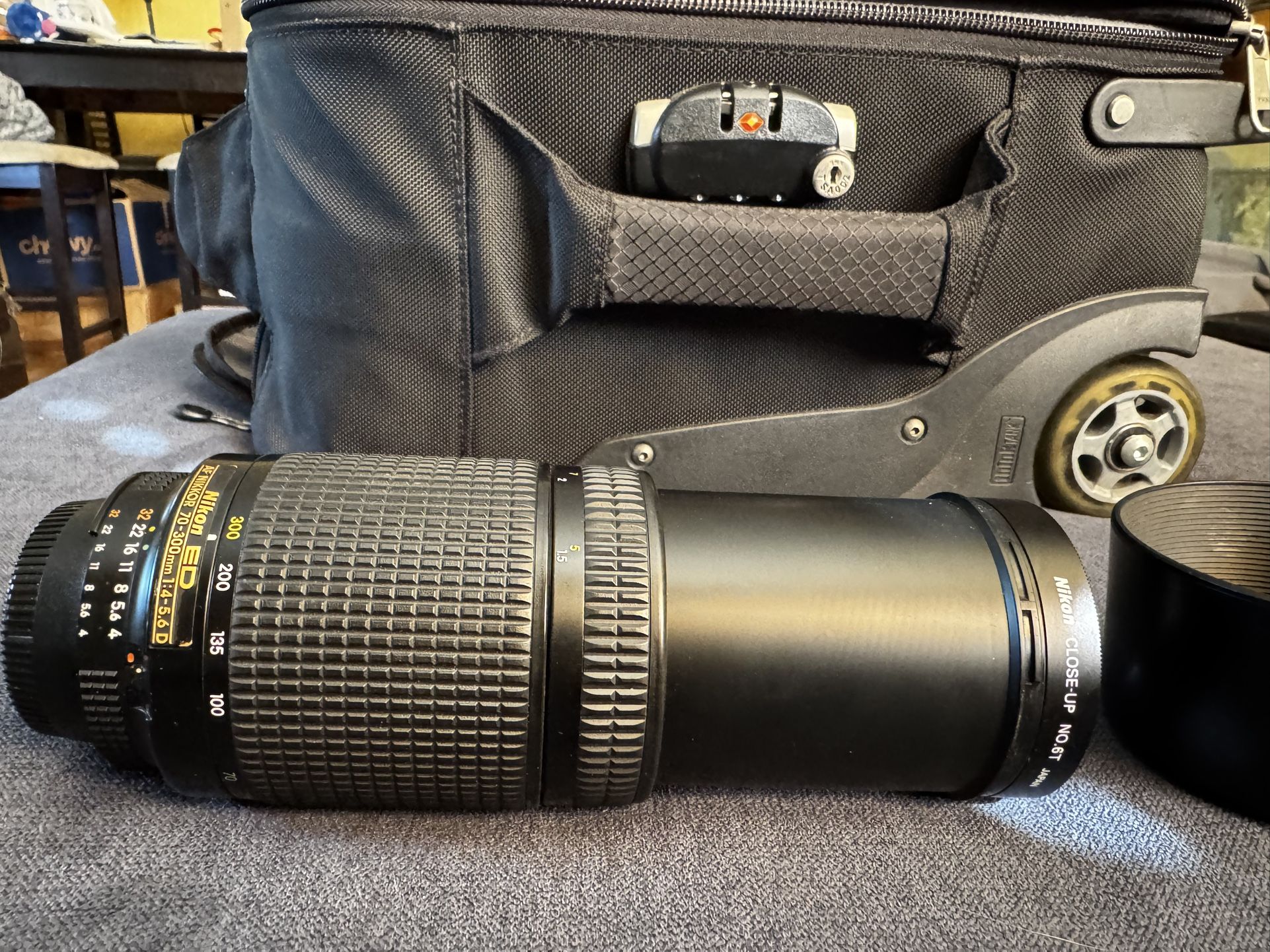 Nikon 70-300mm f/4-5.6D ED Auto Focus Nikkor SLR Camera Lens