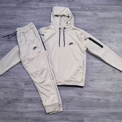 Nike Tech Sz 2XL 