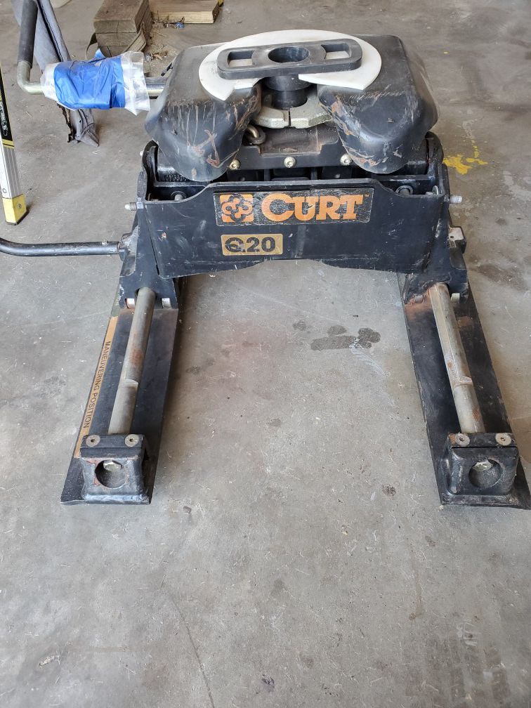 Curt 20 ton fifth wheel hitch with mounting rails