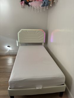 Kids Light Up Bed Frame And Mattress TWIN