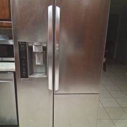 LG Refrigerator (For Repair)