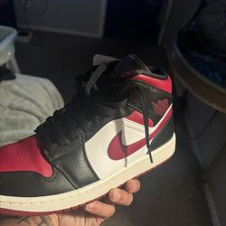 Jordan 1 Mid 