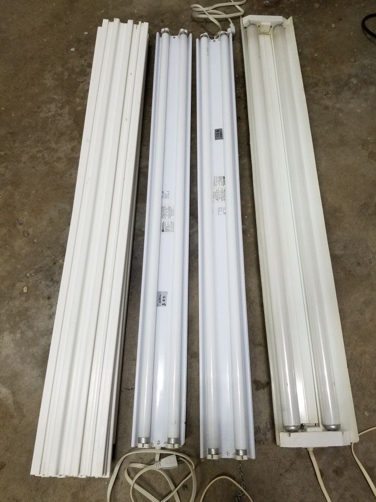 3 Florescent 4' Light and 6 wall panels