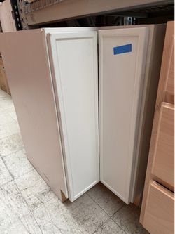 White córner base cabinets