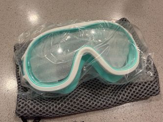 Aegend Swim goggles for Kids 3-15, Anti-Fog Anti-UV Wide Vision Waterproof, No leak Swimming goggles for Boys Girls