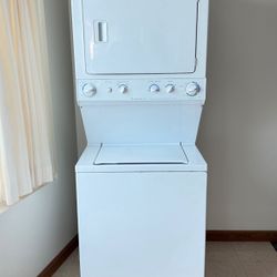 ✨🧺 2 Stacked Washer/Dryer (Electric) – Like New! Priced to Sell FAST! 🧺✨