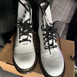 Doc Martins Size 8 Women’s 