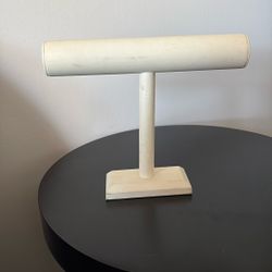4  White Bracelet Display Stand And 1 Tall Bracelet Holder