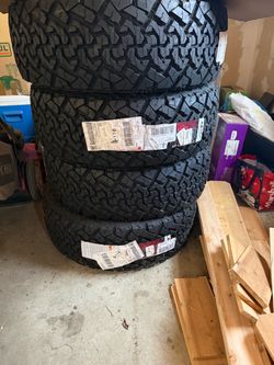 Set of Venom Power Terra Hunter X/T 275/60R20 Tires