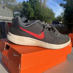 Women’s Nike Revolution 3 (GS) Size 6 Y