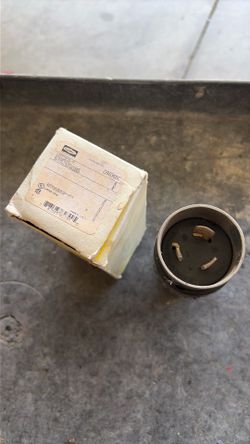 Hubbell Locking Plug