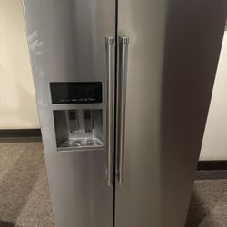   Refrigerator 